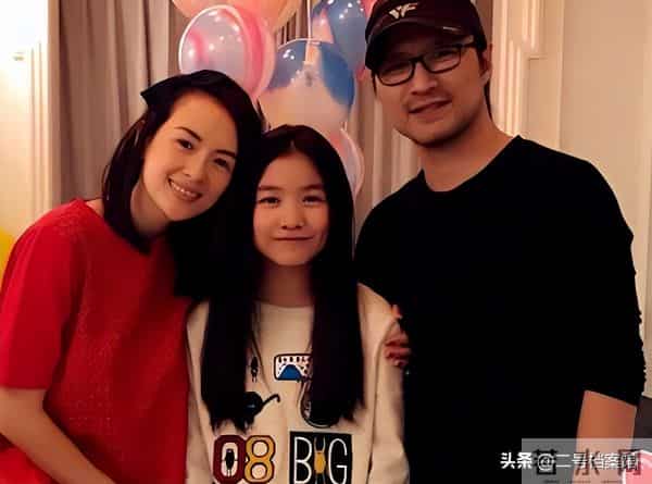 风水轮流转，汪峰20岁女儿小苹果，终究走上了亲妈葛荟婕的老路