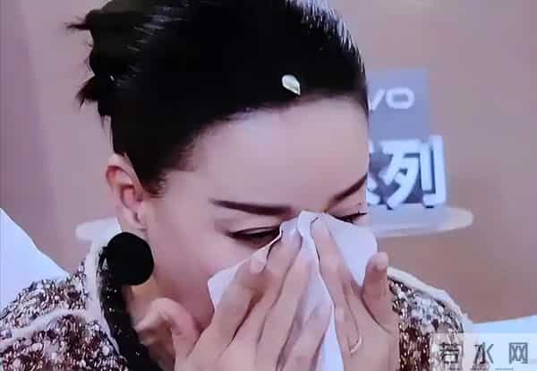 一场生日，戳穿了58岁那英的江湖地位，周深确实一个字都没说错