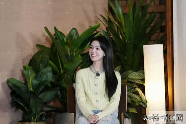 31岁的陈瑶，身穿暖黄小衫+牛仔裤，做起饭来了贤妻良母范啊