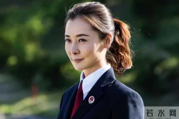 从18岁开始男人不断，半百了还没玩够，"人间尤物"柯蓝终遭"反噬"