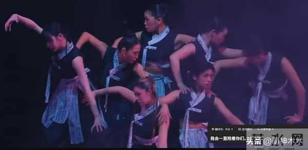 MAMA颁奖礼大偷中国文化！水墨画、舞狮轮番登场，画风诡异遭痛批