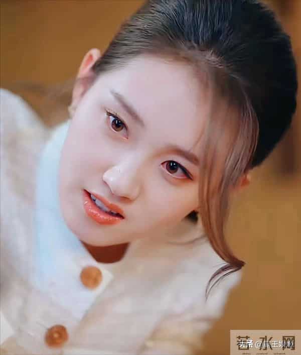 刘诗诗怎么也没想到，曾给她演丫鬟的女孩，在另一个赛道成了顶流