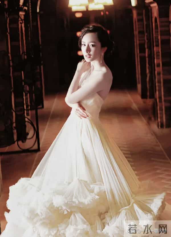 杨幂，大幂幂白婚纱高清写真集