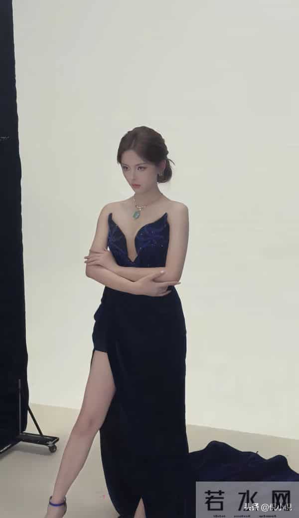 杨超越红毯两套备选也美疯了这勾魂的腿啊