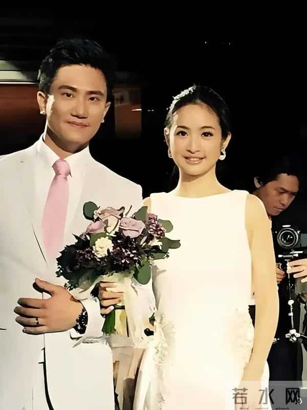 43岁林依晨武汉被偶遇，鼻大唇厚一脸男相，自曝20岁就开始写遗书