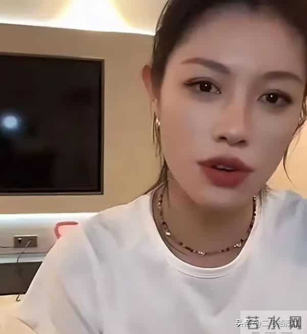 风水轮流转，汪峰20岁女儿小苹果，终究走上了亲妈葛荟婕的老路