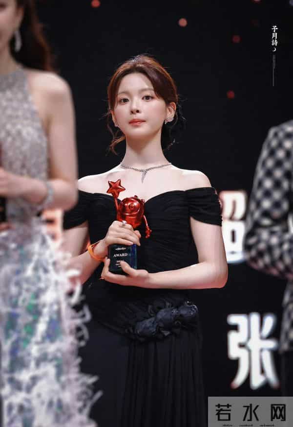 杨超越长大了，真好看