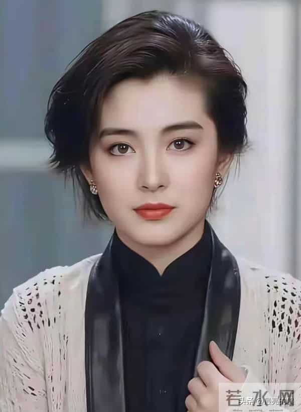 她这种无可替代的女神级别的美，永不过时，一代人的偶像