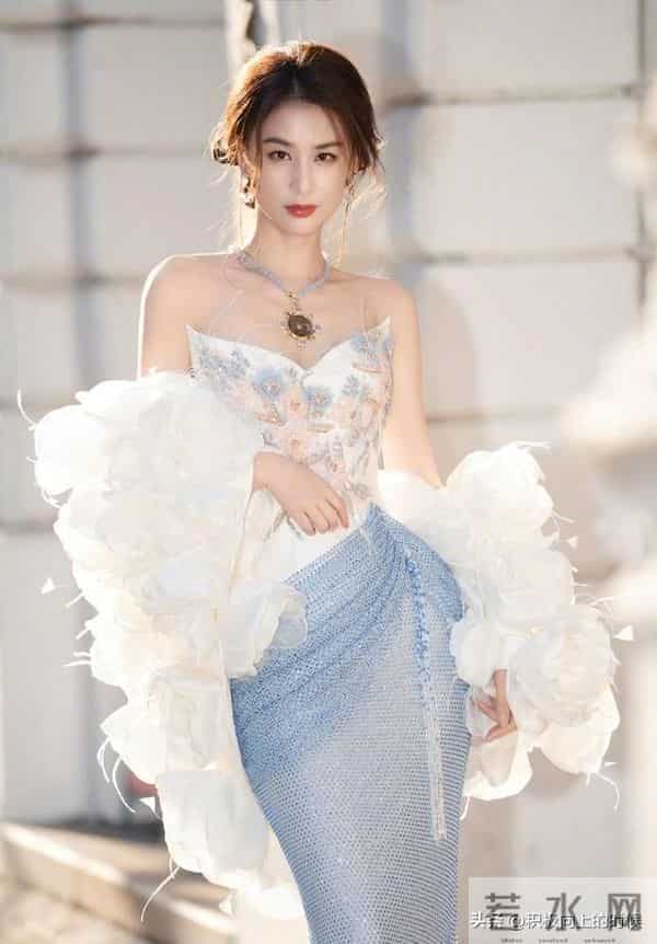 黄圣依｜抹胸高开叉裙子