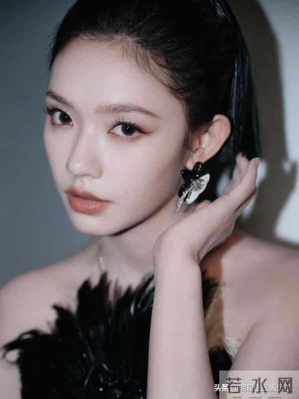 林允[舔屏][舔屏][抱一抱][抱一抱][抱一抱]好会盯啊