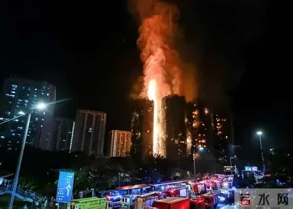 港星妻子称香港火灾祸因是"中国不合规易燃物"，不怪竹制脚手架