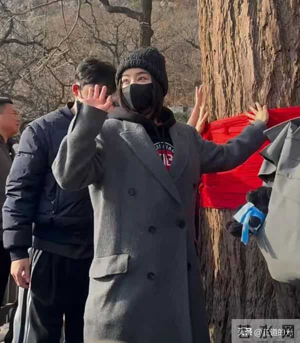 朱媛媛去世后 李乃文第四次去大孤山 这次没和辛柏青 而是带了袁姗姗