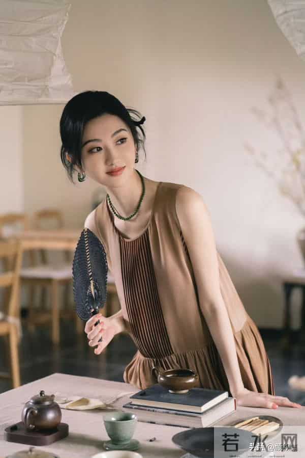 景甜这组图，把东方美拿捏得恰到好处！