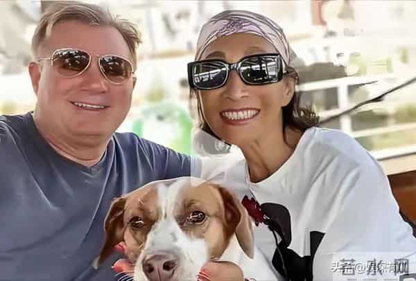 她嫁给了英国老公，选择在西班牙定居，没想到68岁瘦到快脱相