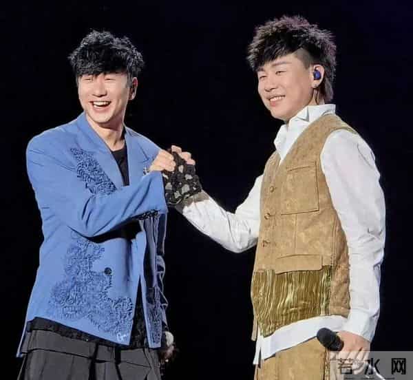 林俊杰恋情曝光，中年男艺人现在普遍都不装了，就是偏爱网红 ？