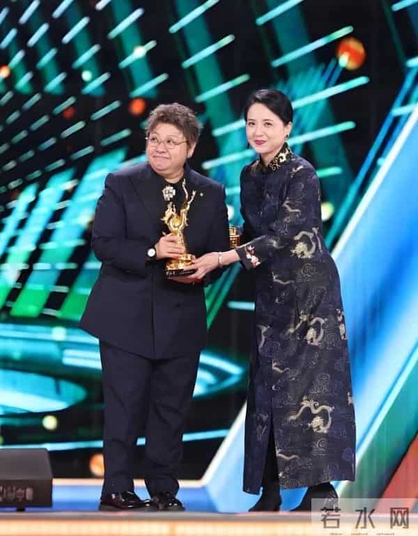 真慈善不怕火光照：香港大埔大火，韩红的 1000 万打了多少黑粉的脸