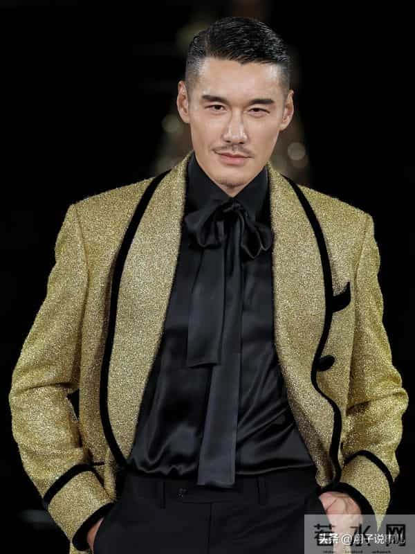 胡兵瞿颖同台炸场！鎏金碎光裙配硬汉气场，美到挪不开眼