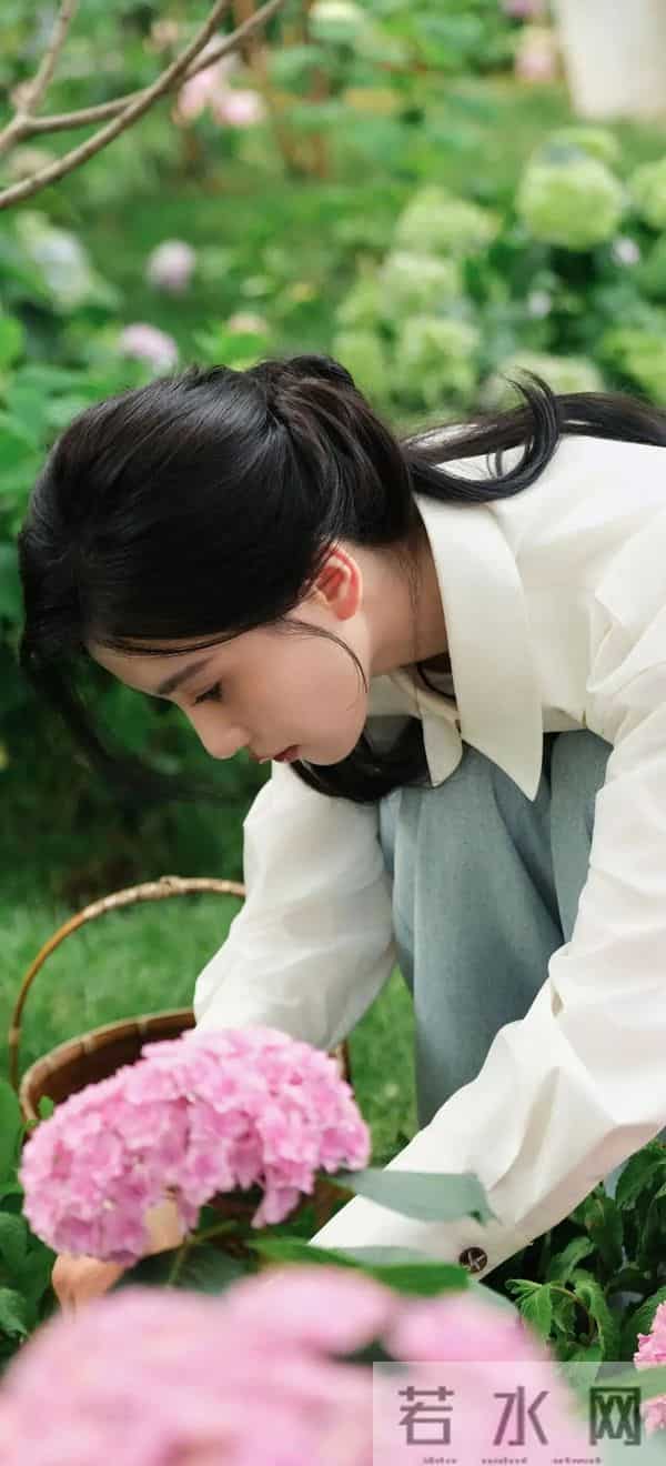 刘诗诗｜竹绣白衫浸花海，松弛感氛围美到失语