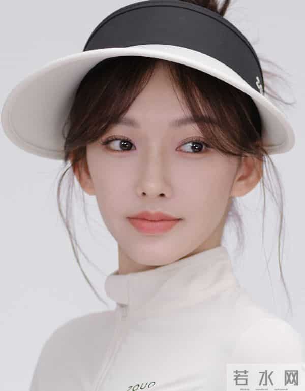 程潇运动少女凹凸有致