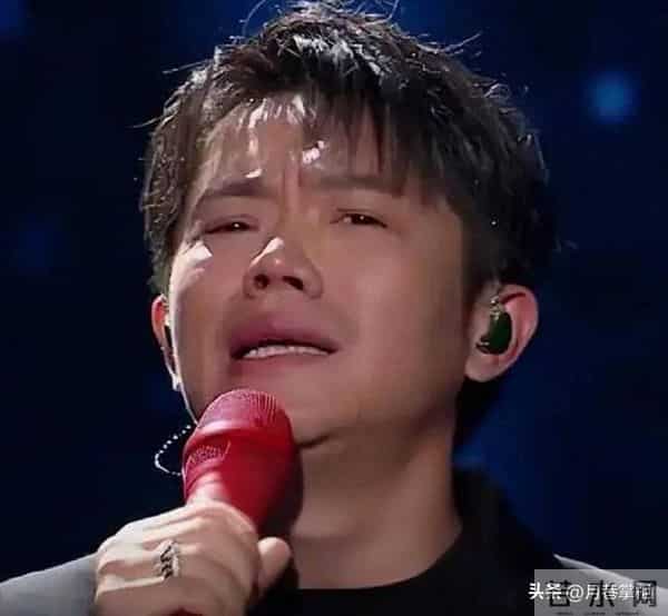 风波5个月后，曝玲花曾毅近况，一个喜气洋洋，一个憔悴瘦一大圈