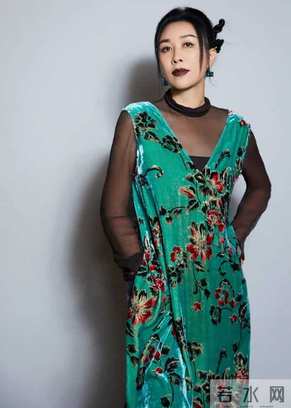 一场生日，戳穿了58岁那英的江湖地位，周深确实一个字都没说错