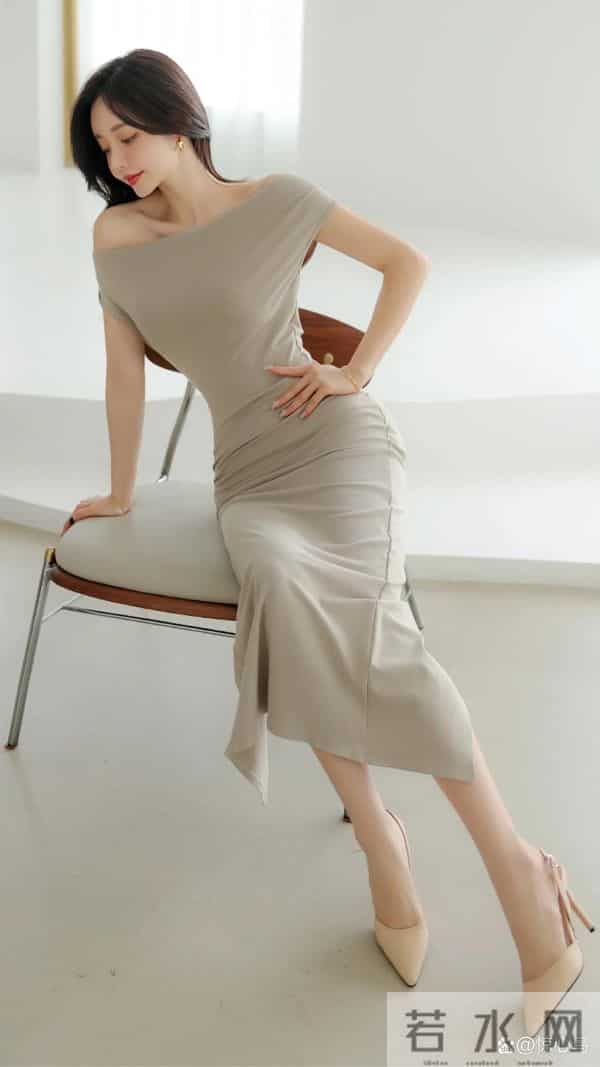 孙允珠 包臀裙高跟鞋