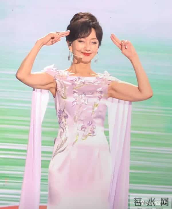 赵雅芝被疯狂粉丝进房间躺床 难怪72岁的她一身腱子肉 还能跑马拉松