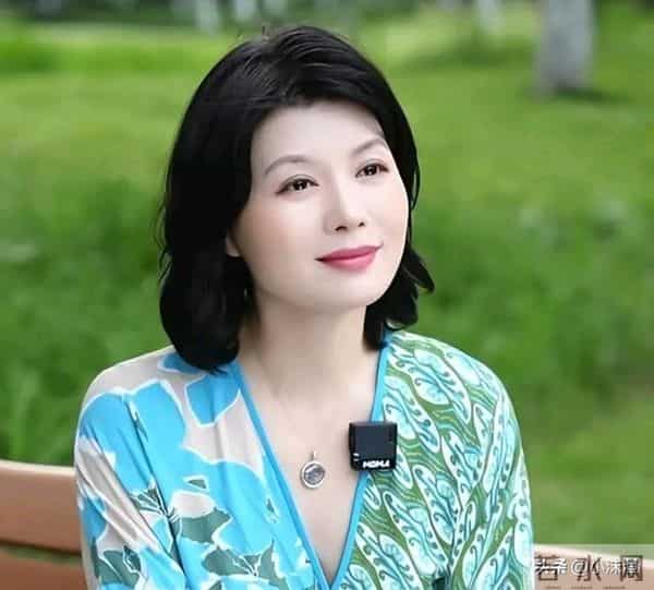 影帝抛弃糟糠妻：是人性还是娱乐圈的生存？20年婚姻真相炸翻全网