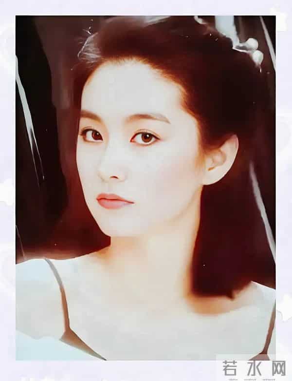 71岁的林青霞：活成了女性都向往的样子，金庸说她美是百年难遇