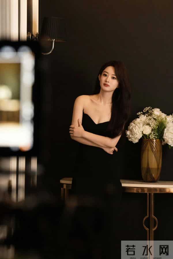 赵丽颖性感抹胸礼服，这也太好看了