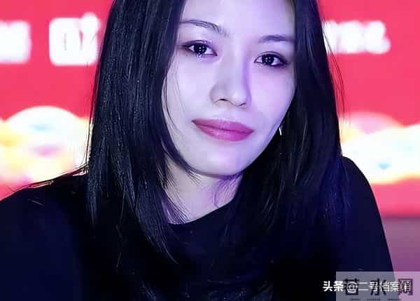 风水轮流转，汪峰20岁女儿小苹果，终究走上了亲妈葛荟婕的老路