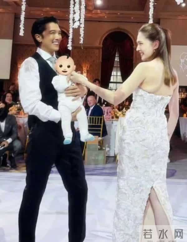 邱泽许玮甯儿子在婚礼上露面，小家伙也是亲自参加了爸妈婚礼