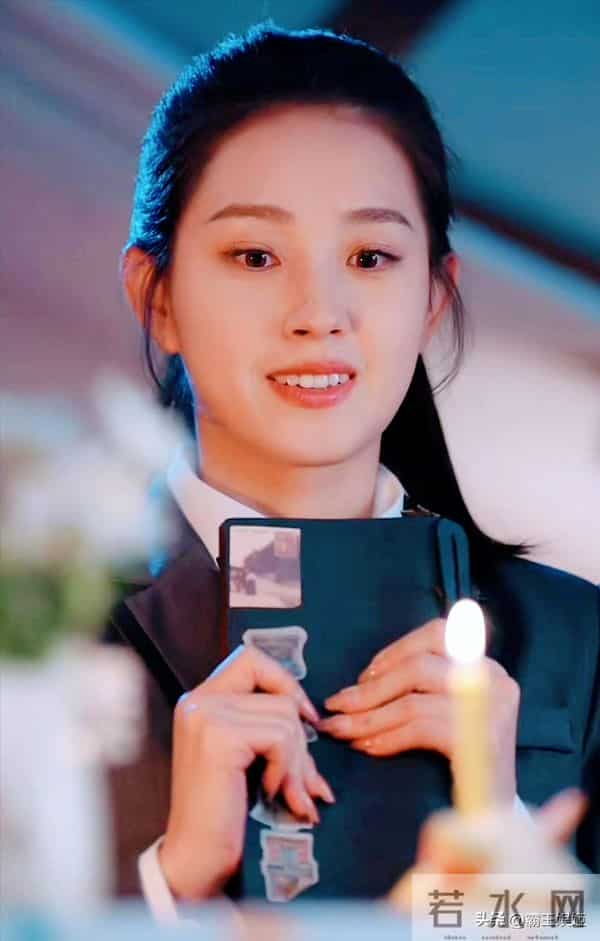 刘诗诗怎么也没想到，曾给她演丫鬟的女孩，在另一个赛道成了顶流