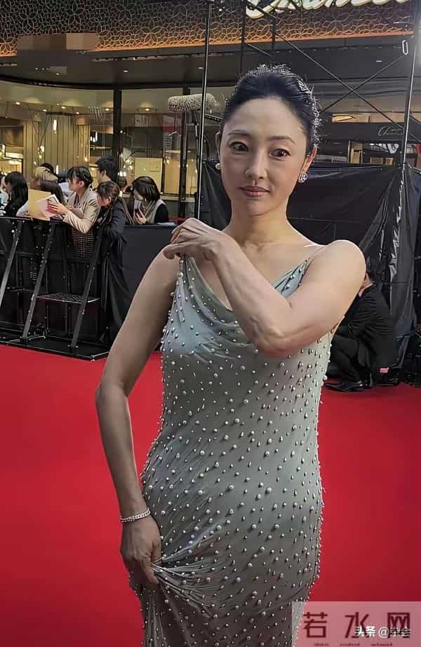 白百何活动照曝光，岁月痕迹悄然浮现，整体状态添了几分成熟韵味