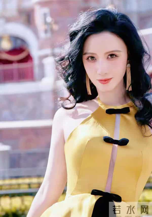 谁说岁月不饶人？43岁张萌身材依旧超辣！