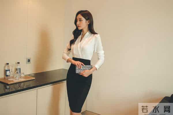 孙允珠『柏木白蜡织纺细腻职场小套裙』