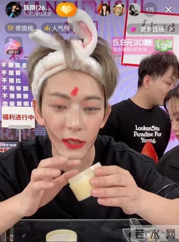 分手8年后，再次官宣喜讯的毛晓彤，已经成陈翔高攀不起的存在