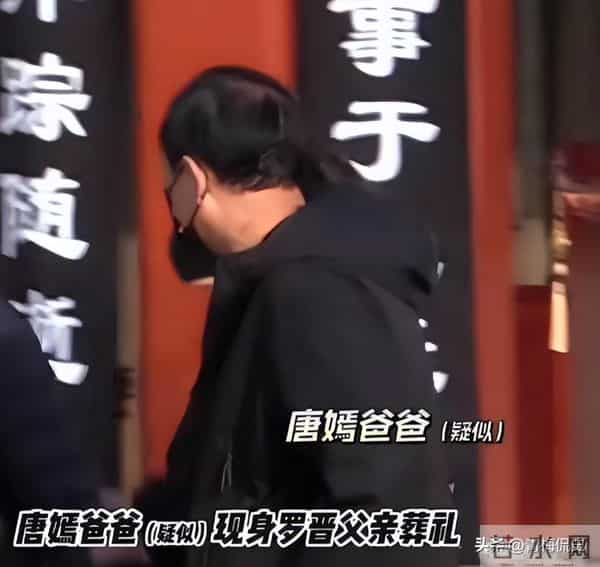 葬礼五天后唐嫣复工，法令纹凹陷状态憔悴，脸肿成发面馒头不敢认