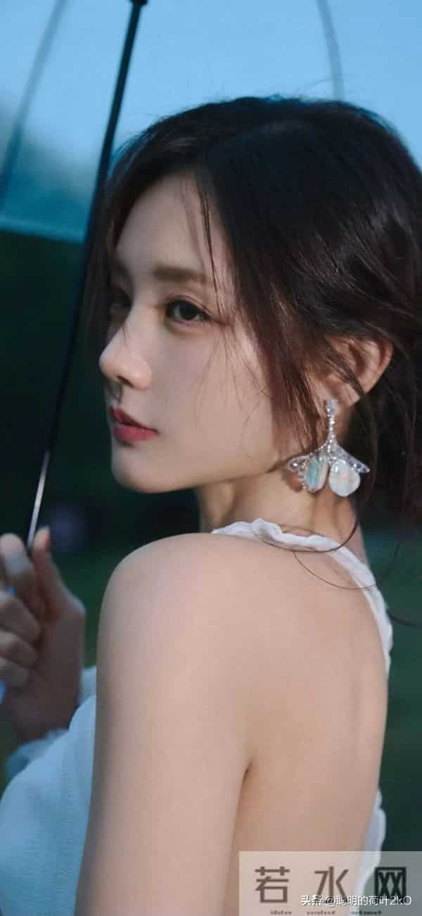 李一桐魅力笑容