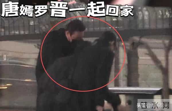 葬礼五天后唐嫣复工，法令纹凹陷状态憔悴，脸肿成发面馒头不敢认