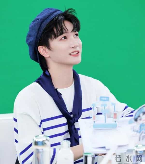 一场生日，戳穿了58岁那英的江湖地位，周深确实一个字都没说错