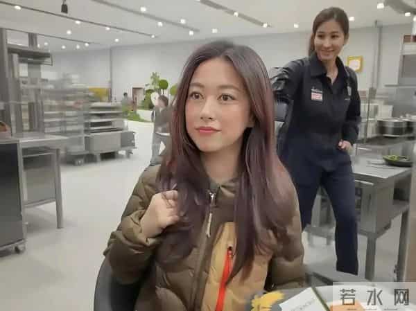 朱珠一件羽绒服火了，普通人穿却像米其林，差的不是钱是气质