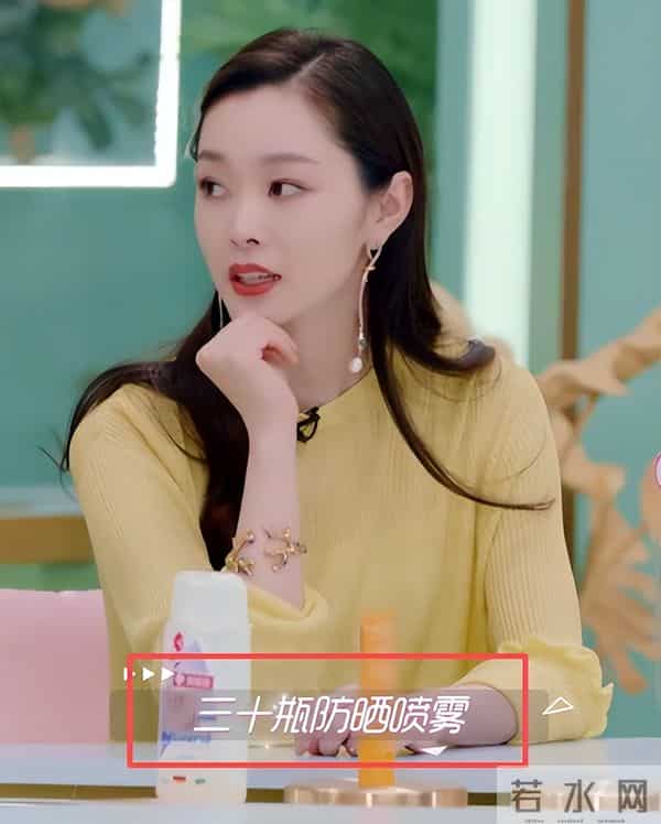 同样是奔三的女星，宋轶深夜素颜白到发光，虞书欣盛装出席被喷丑