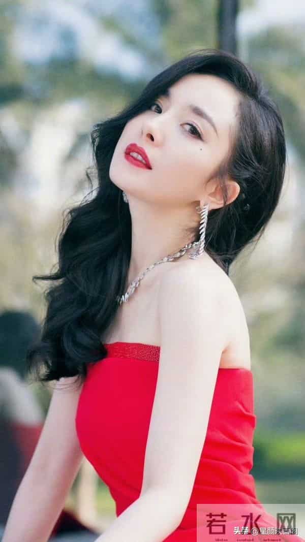 杨幂红裙玉足娇艳欲滴~