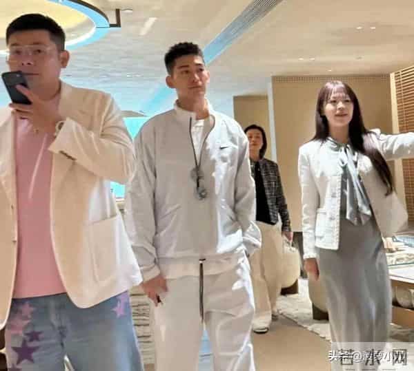 41岁张翰想买7000万豪宅做婚房，在徐汇偶遇，女友颜值不输娜扎