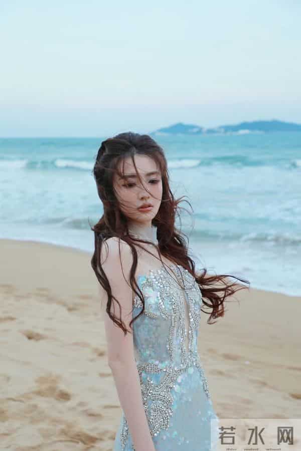 徐璐三亚海边鱼尾裙