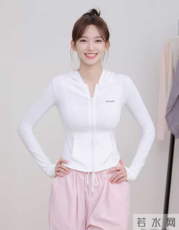 程潇运动少女凹凸有致