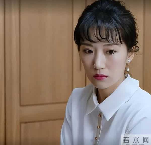 李念带3个孩子去美国，给13岁女儿买打折裙子，三代人同住大别墅