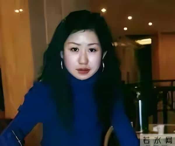 他娶了身价过亿女富豪，45岁再当爹，但去世的父亲成了他的心病