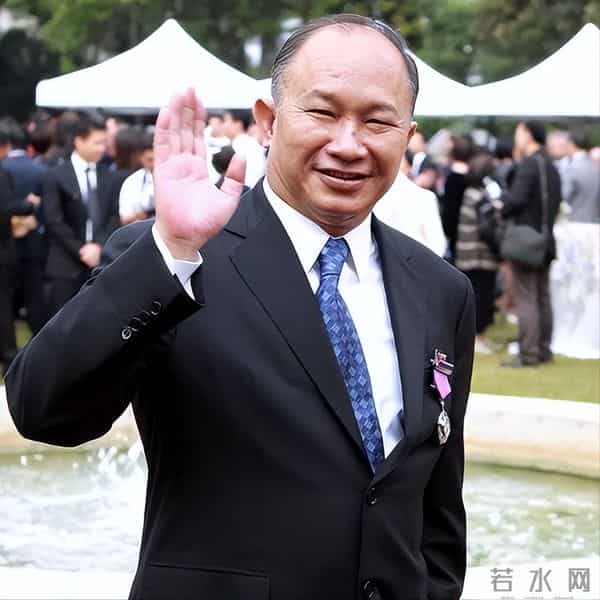 吴宇森患癌卖房治病，8年后妻子也查出脑瘤，术前一番话让人泪目